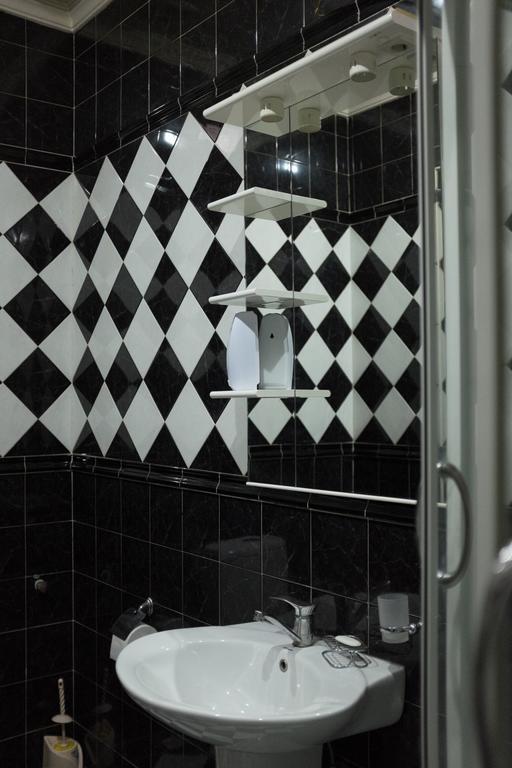 Albergue Diwan Tiflis Exterior foto